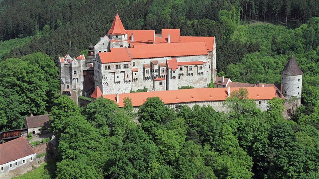 Hrad Pern&scaron;tejn - Castles and chateaux of the Czech Republic