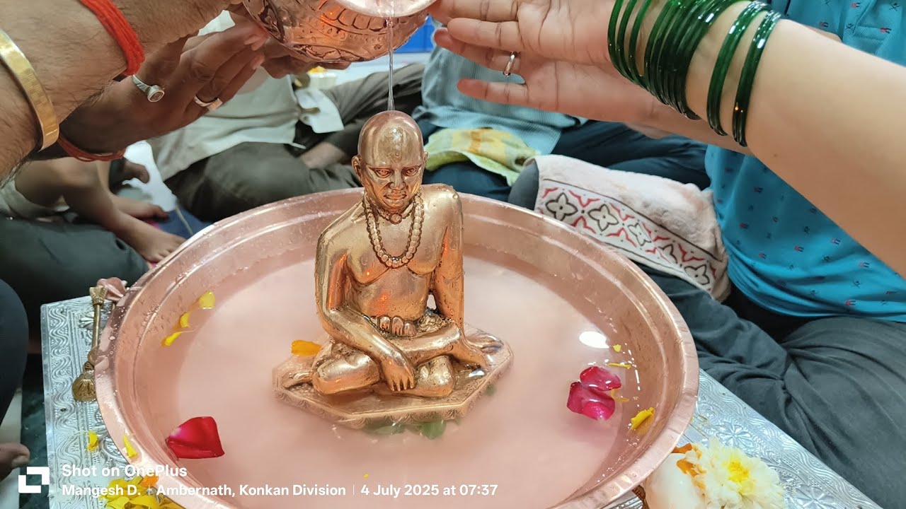 श्री स्वामी समर्थ महाराजांचे आजचे सुंदर अभिषेक दर्शन🌹🙏
