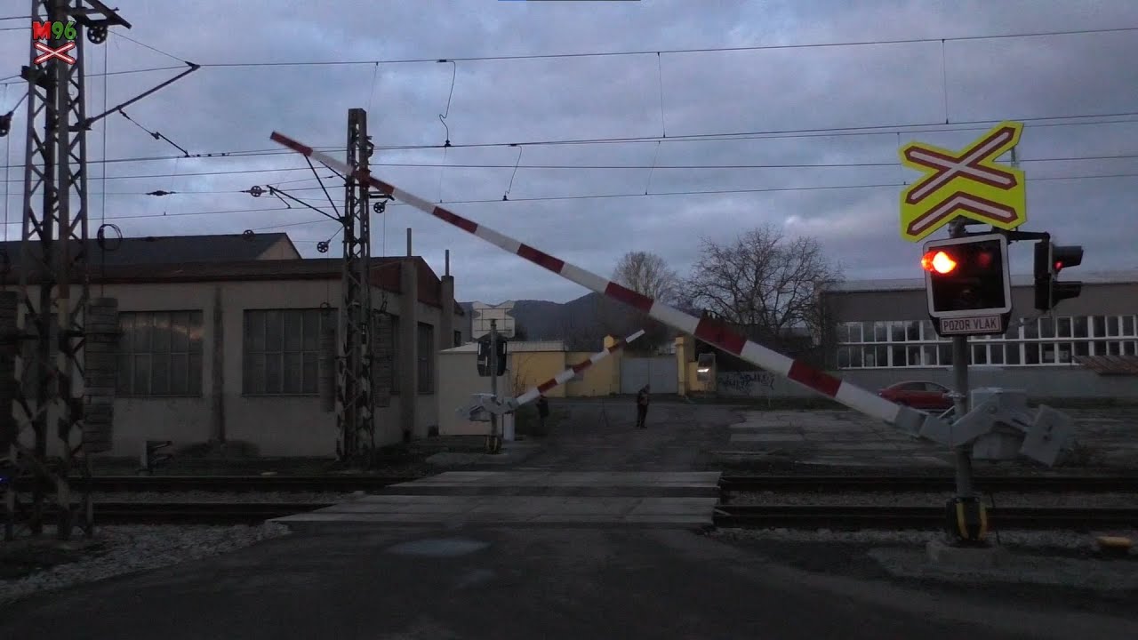 Železniční přejezd Litoměřice dolní nádr. [P2962] - 26.11.2022 / Czech railroad crossing