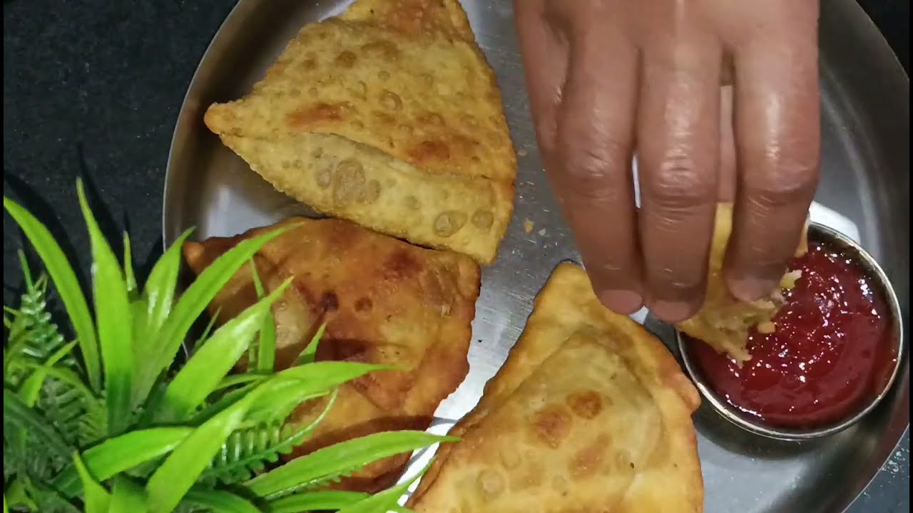 Make Easy and tasty samosa at home #cravings #foodie #latest #viral #famous #homemade #healthy 