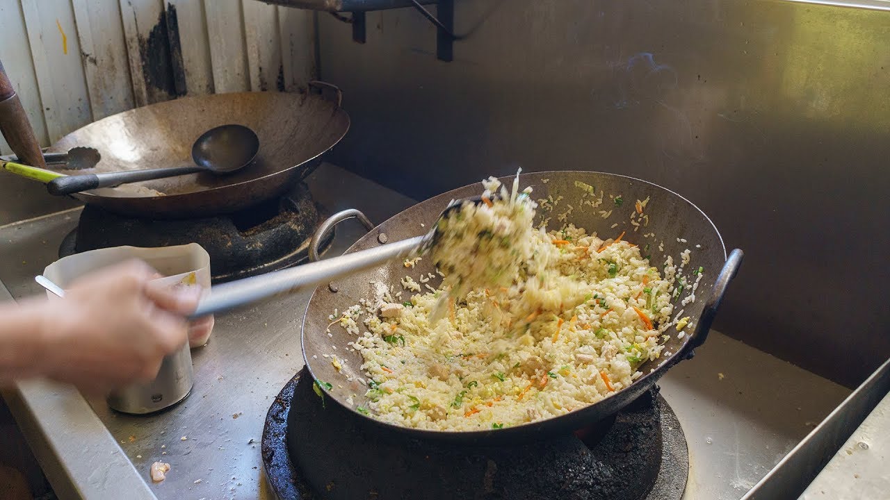 Как се приготвя най-известното индонезийско ястие?