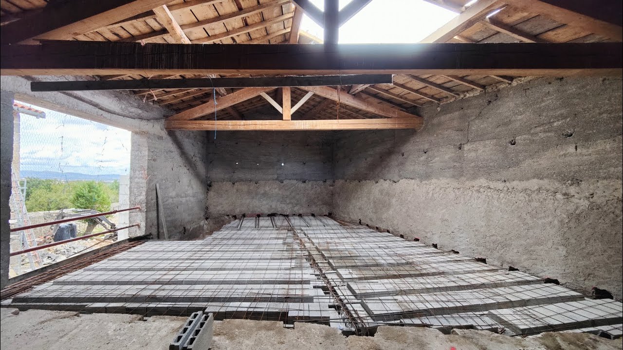 Quel boulot 😮👏🤯 (Linteaux, jambages, mûr en pierres, plancher poutrelles et hourdis béton)