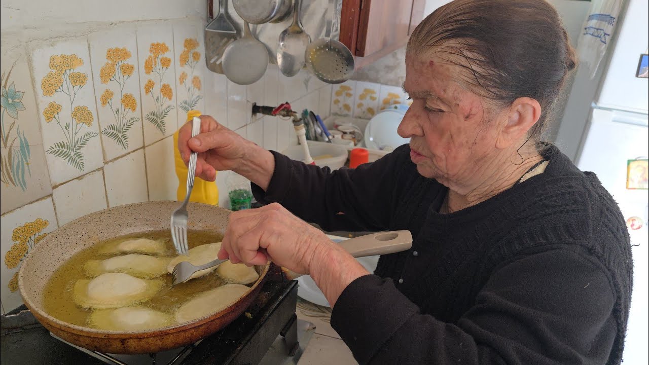 Πιτάκια από την γιαγιά Στελιανη στο αψε σβήσε !!