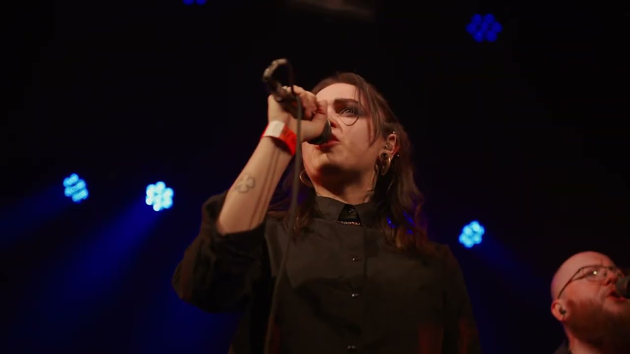 Black Water County – Questions (Live Performance)