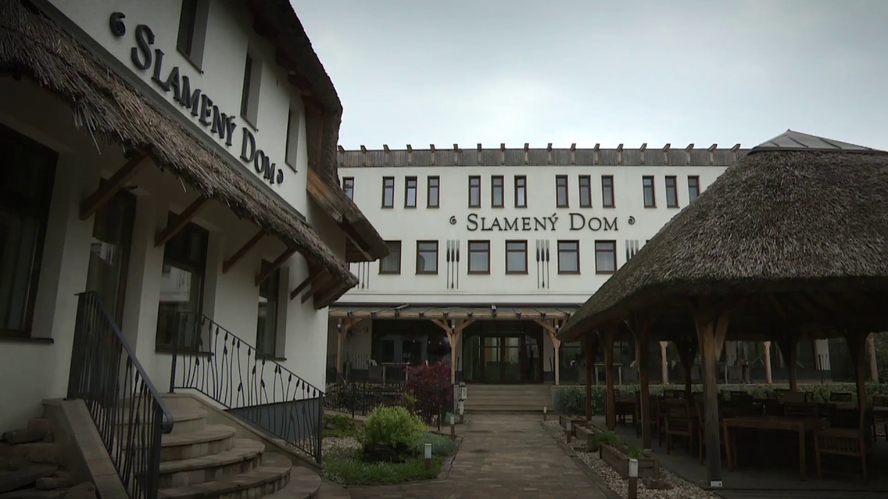 Zľavomatová polícia #Hotel Slamený dom