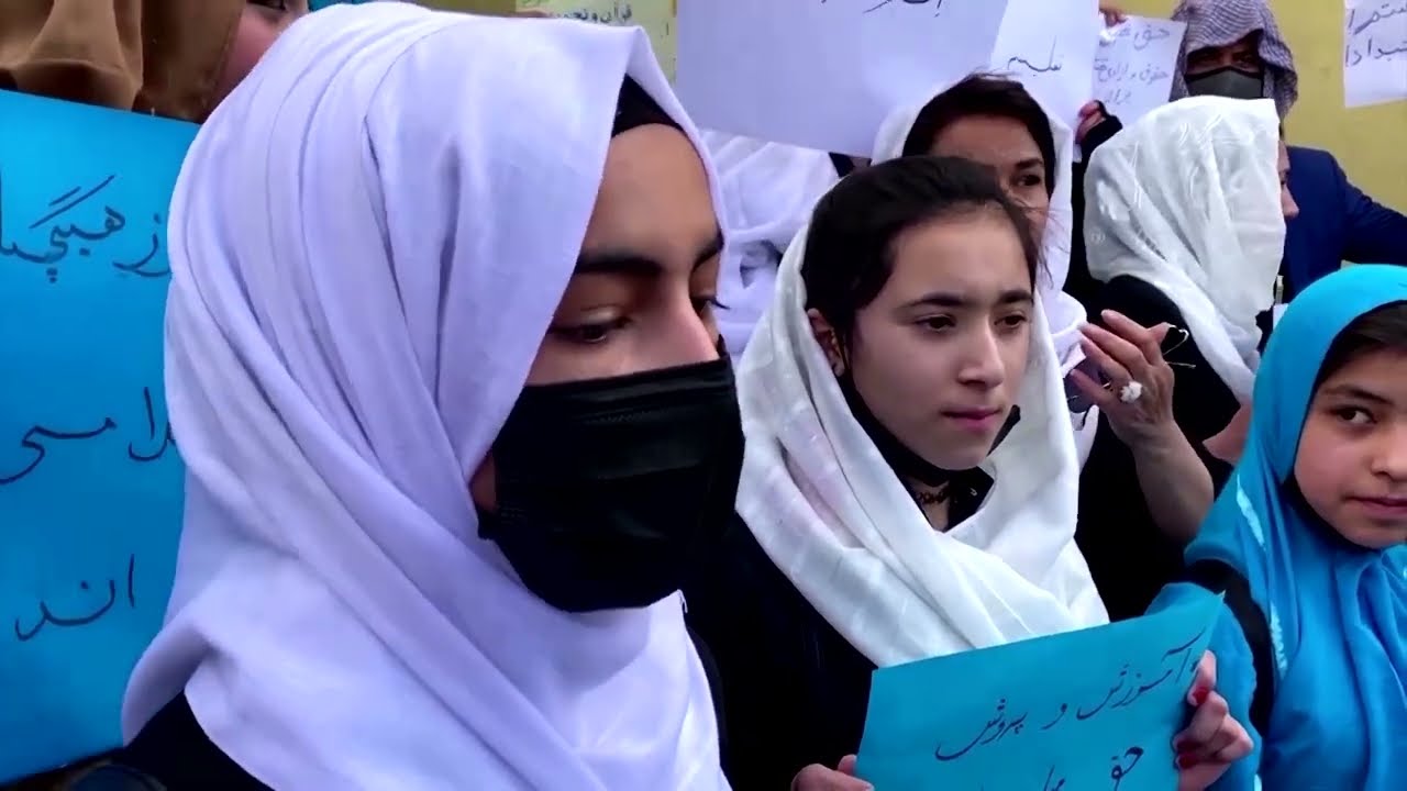 Afghan girls demand Taliban to reopen schools