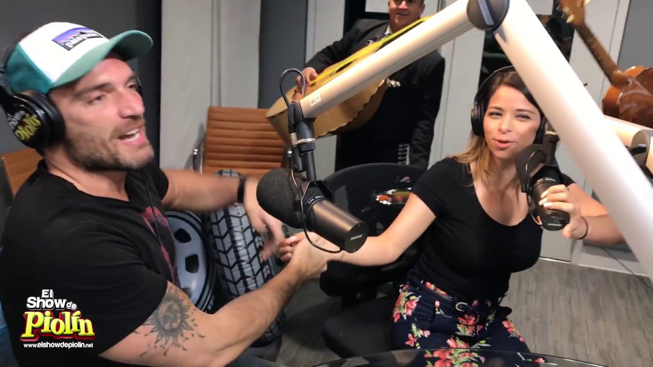 CACHANILLA BESA A JULIAN GIL?