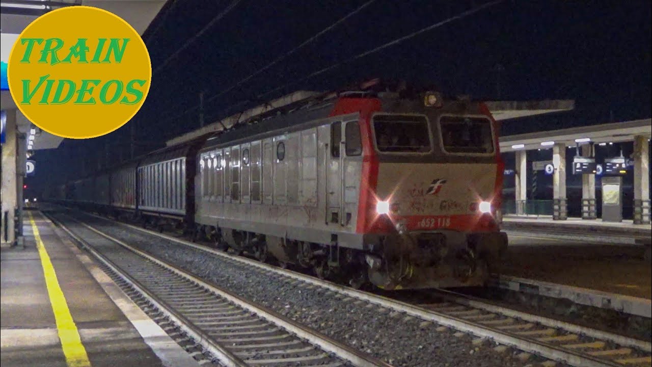Tigri E652.122 e 118: Partenza in notturna da Cancello