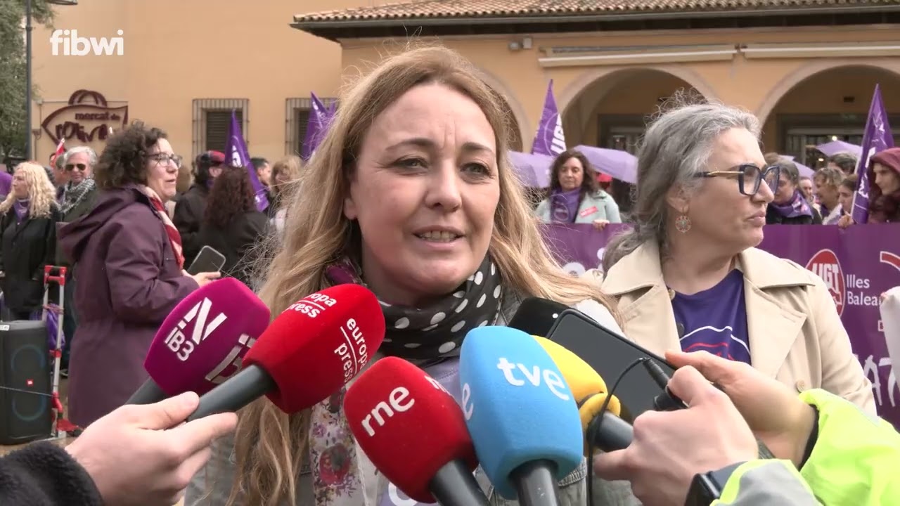 UGT y CCOO se concentran para reclamar una igualdad real en el marco de la manifestación por el 8M