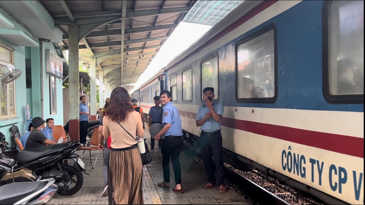 ĐI XE LỬA RA BIÊN HÒA ĂN SÁNG. GHÉ VƯỜN XOÀI NHẬN PHÒNG