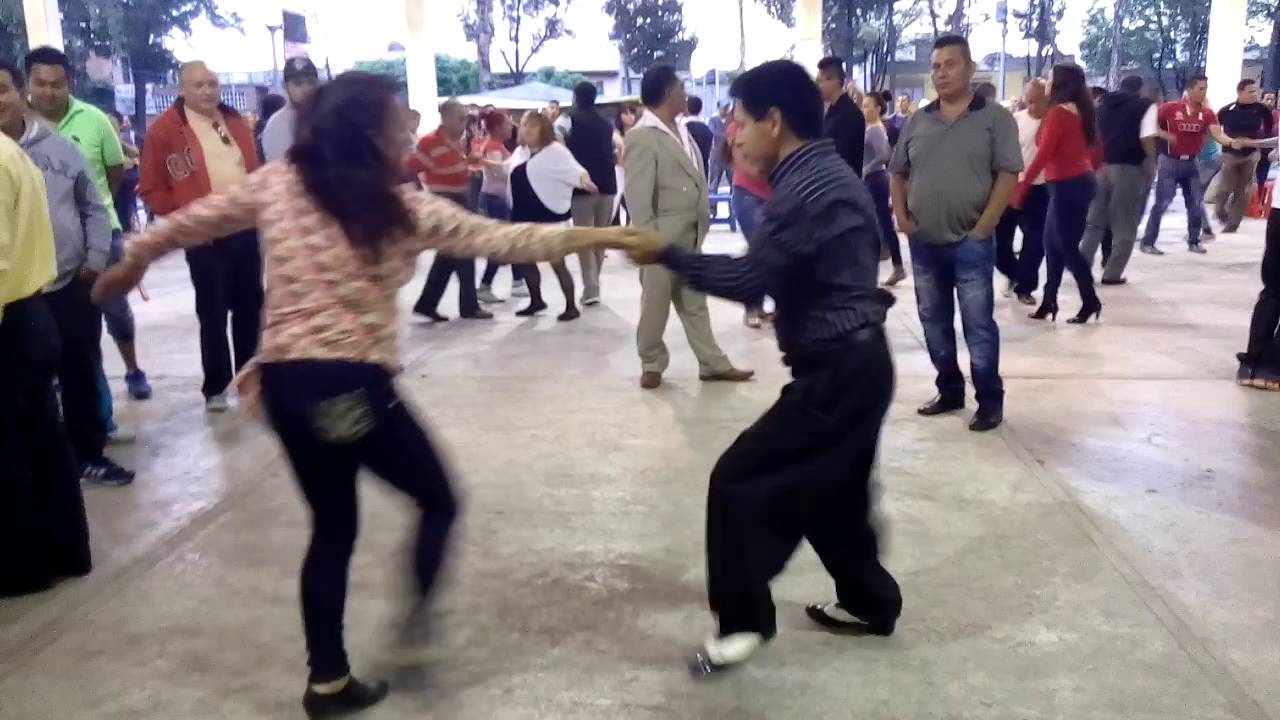 LALO CLUB DEL MONTON BAILANDO LAS CHIDAS EN PISTA EL DOMO