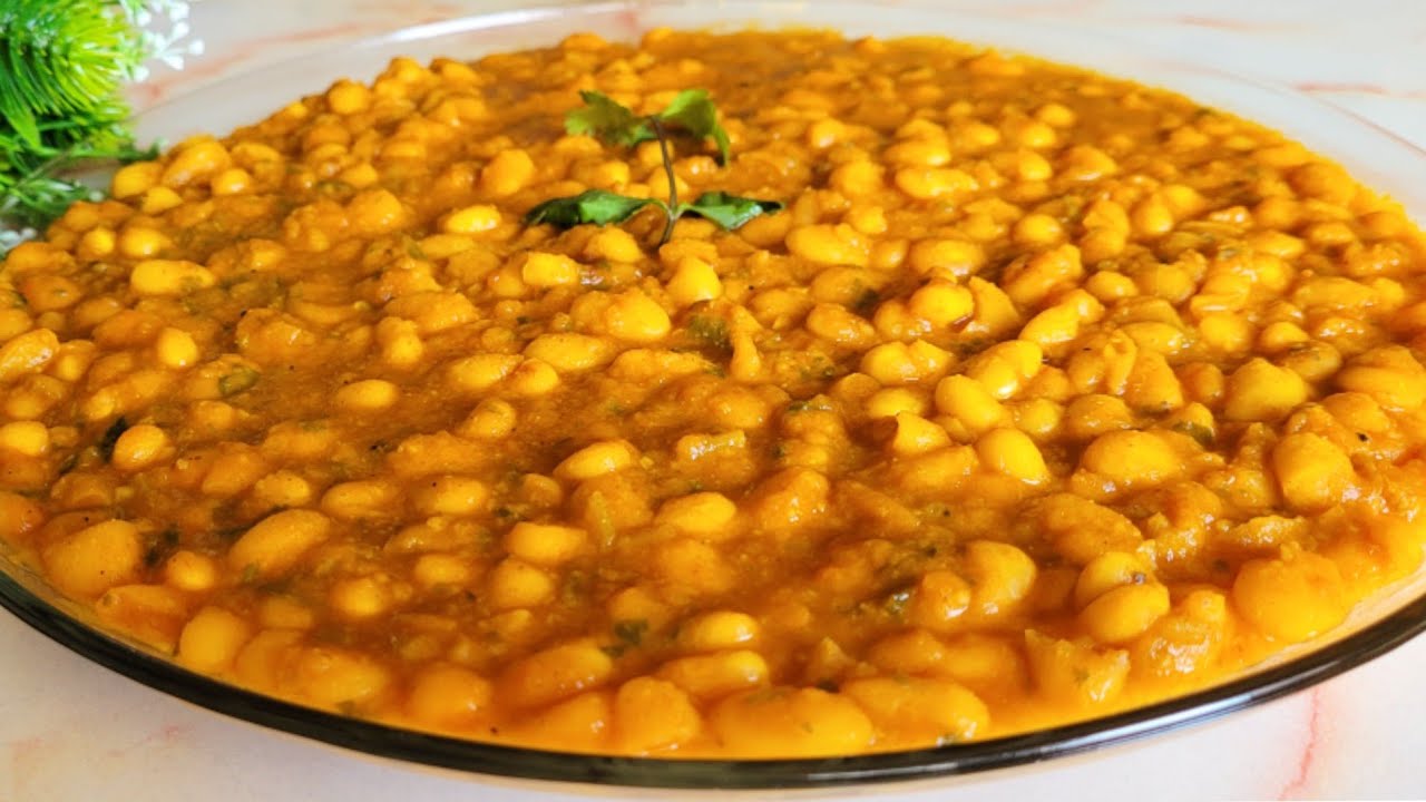 Moroccan white beans in tomato sauce
