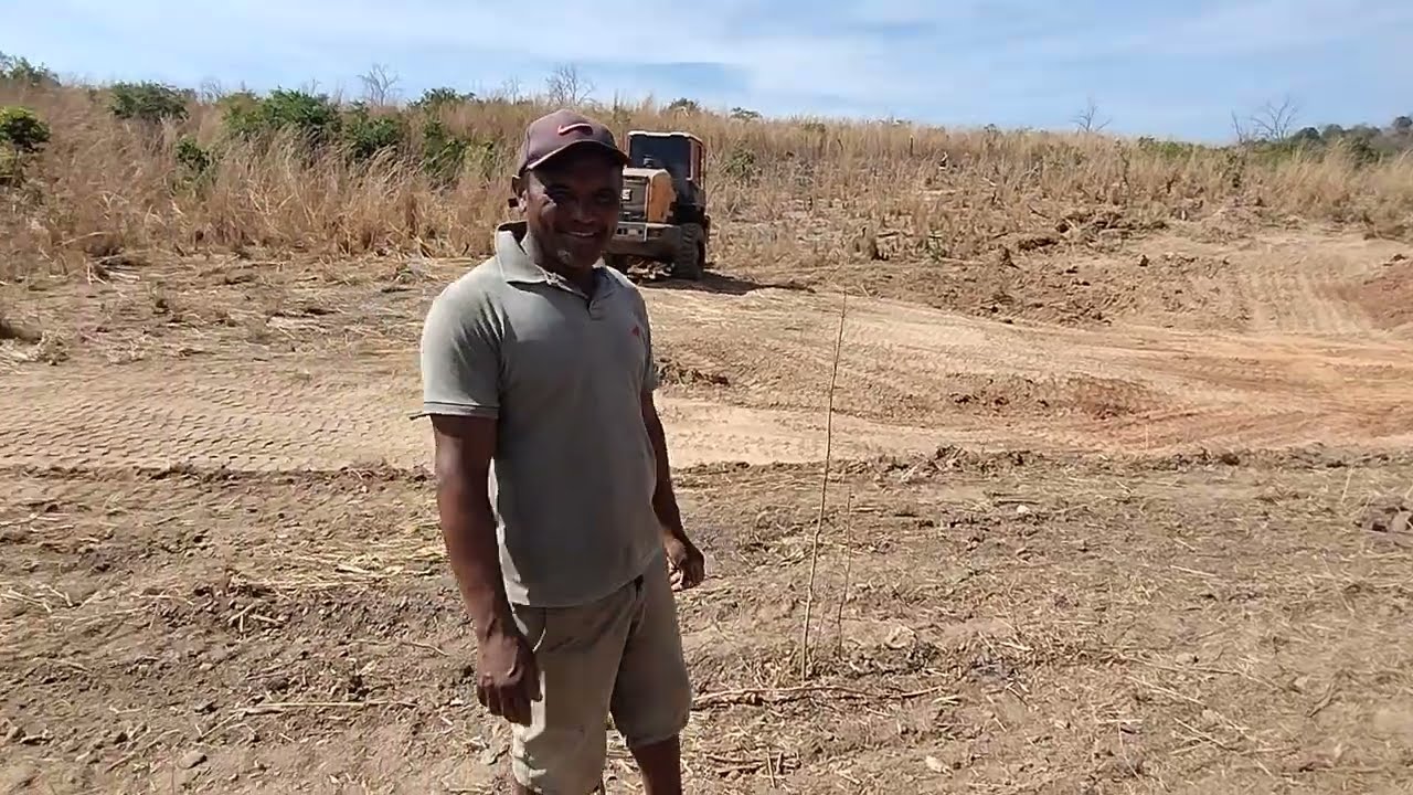 CLAUDIO DA ROÇA REALIZA O SONHO DE CAVAR O AÇUDE E QUER MUITO CRIAR PEICE