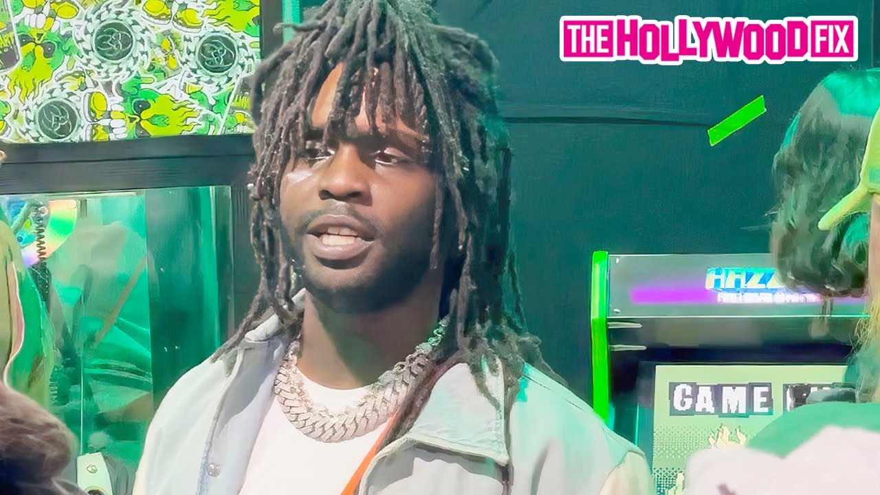 Chief Keef Is Mobbed By Fans While Shopping At ComplexCon & Eating Trill Burgers In Long Beach, CA