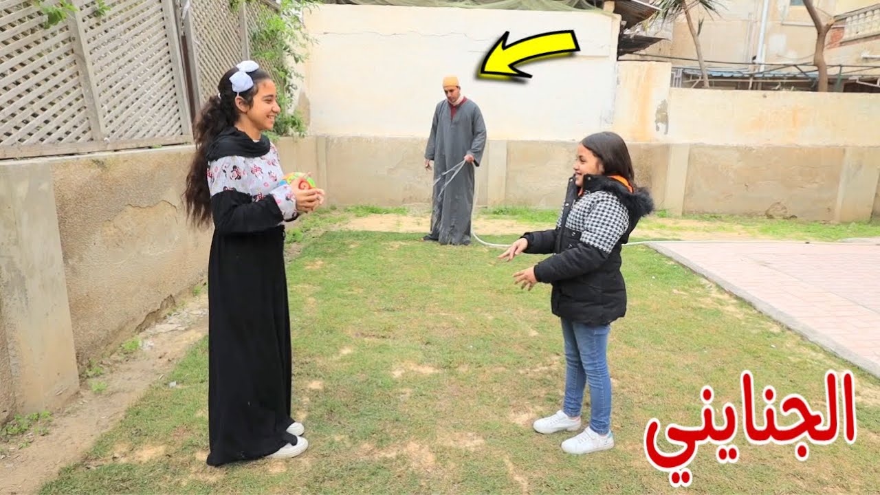 بنت صغيرة تساعد ابوها الفقير في العمل - شوف حصل اية !!