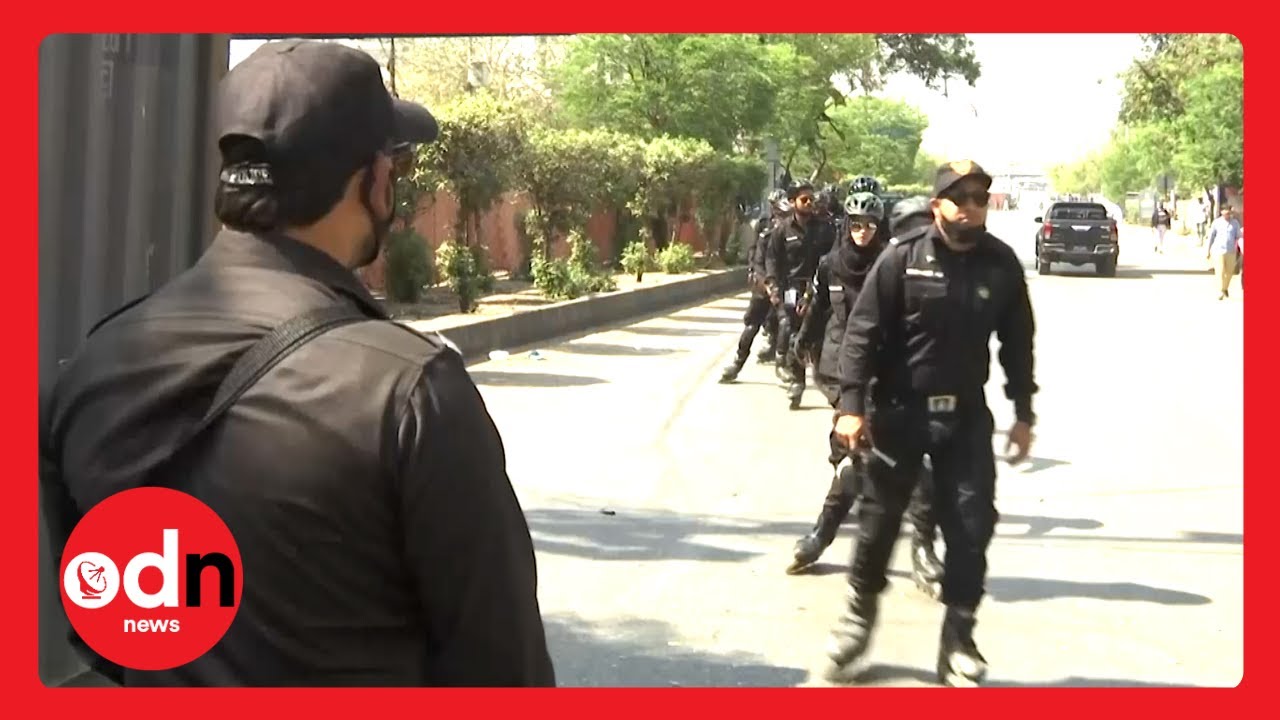 Pakistan Police Unit Fighting Karachi's Criminals on Rollerblades