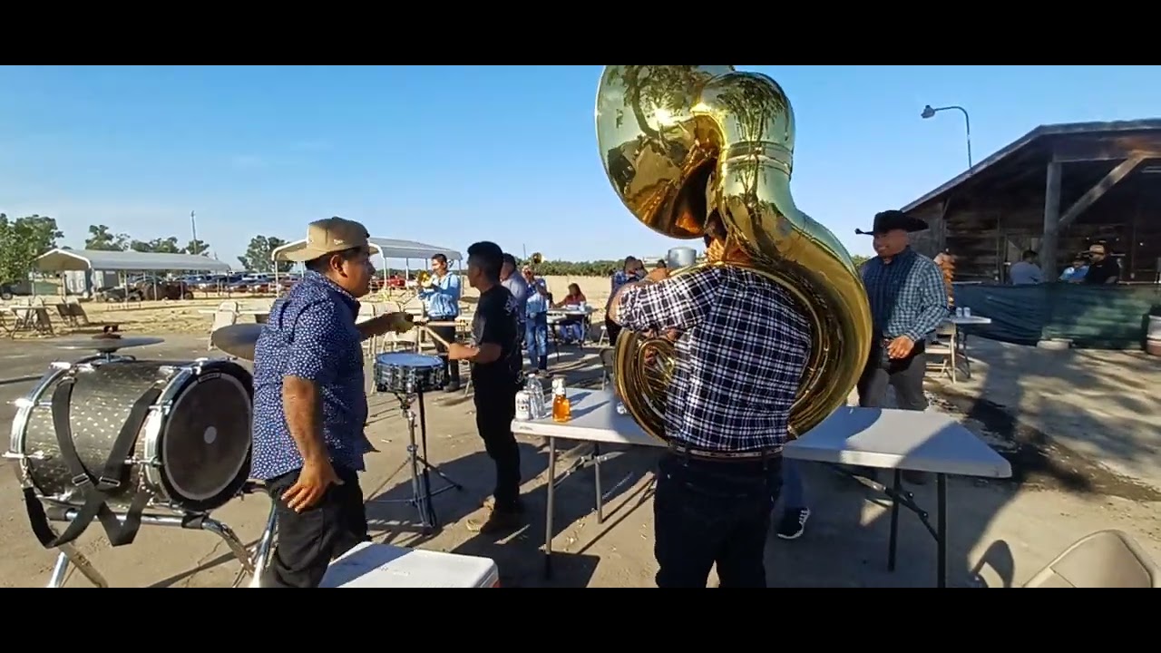 Banda De Viento Corona en Madera California 2023