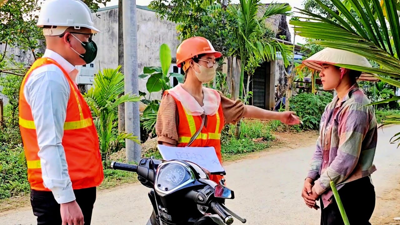 With the help of the contractor, Hoa didn't realize she had fallen into the sights of a stranger
