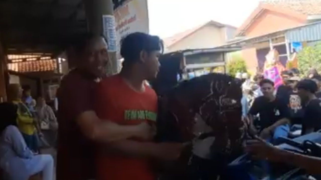 Kuda Lumping Ngamuk Di Grinting , Penonton Lari Pontang panting