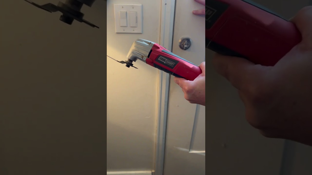 How to remove a door latch that won&rsquo;t retract in order to replace it