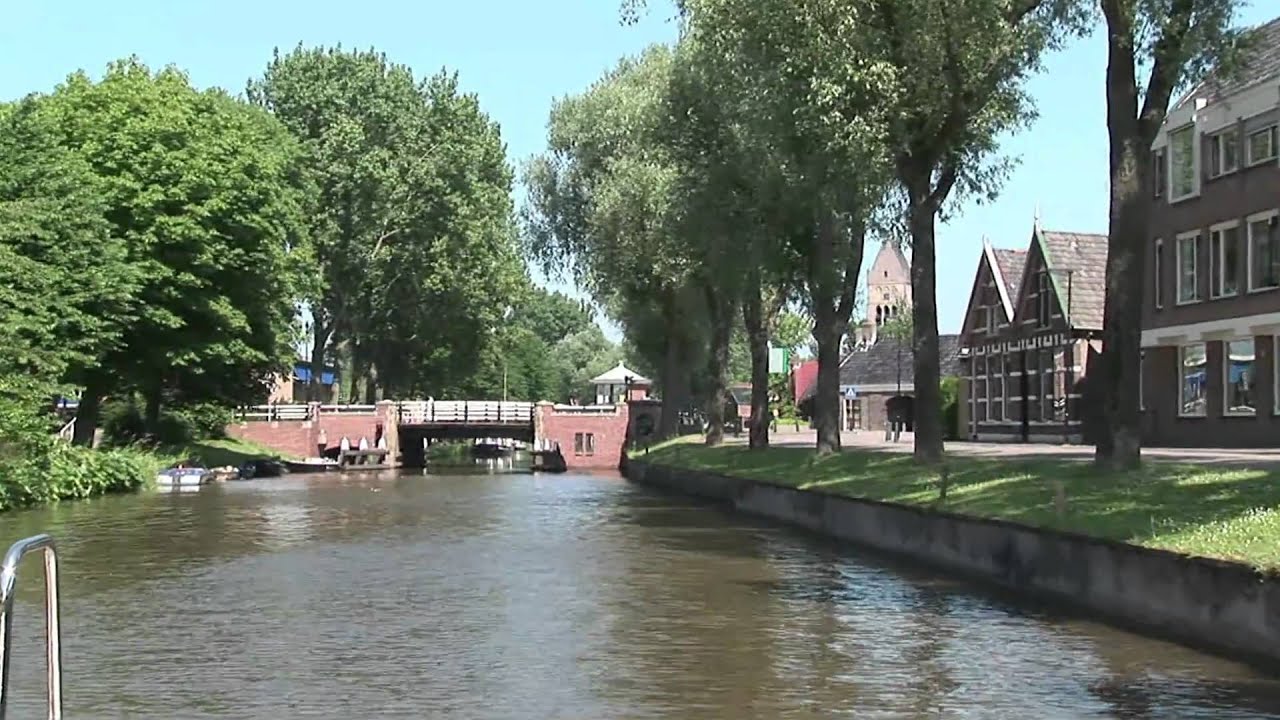 Door drie bruggen in Bolsward (deshaked versie)