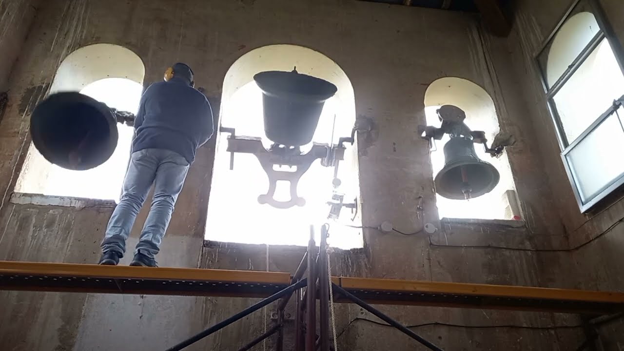 Toque de solemnidad de Todos los Santos en la parroquia del Pilar, Burgos.