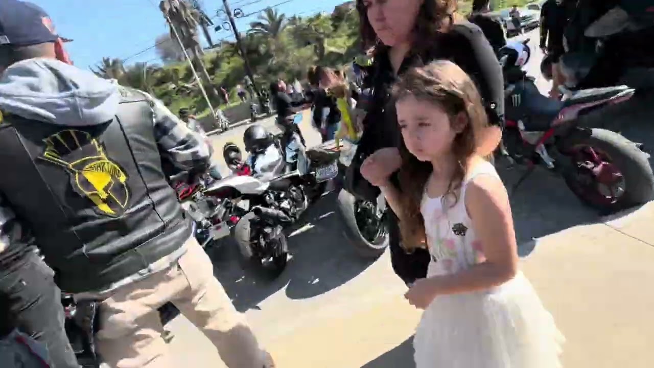 Simios en moto se juntan para cerrar Tijuana