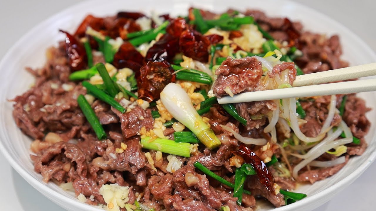 鲜嫩的牛肉碰上清脆小豆芽，一口下去好满足！