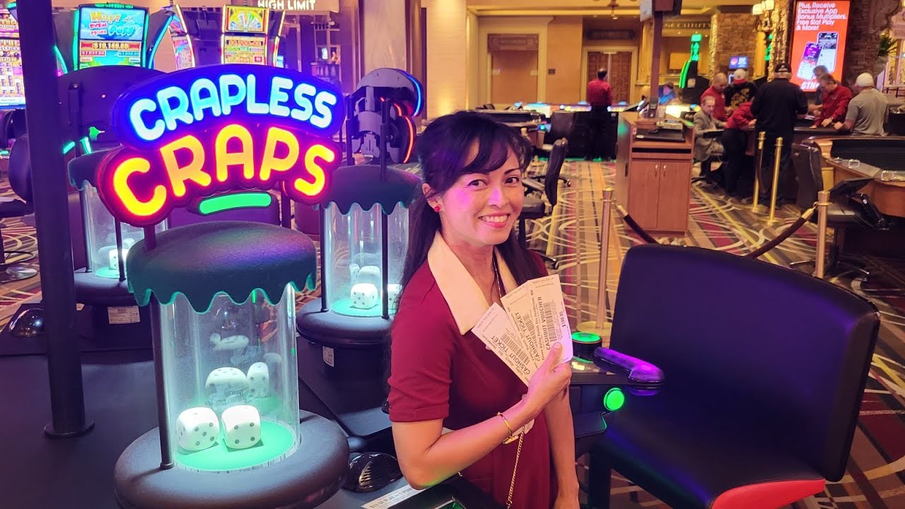 Медсестра Мэрион играет в Bubble Craps вживую