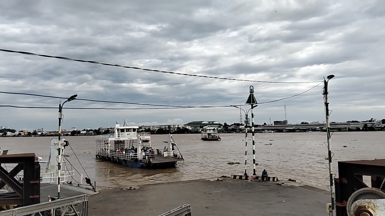 Phong cảnh bến phà trà ôn trời buổi chiều rất là đẹp 
