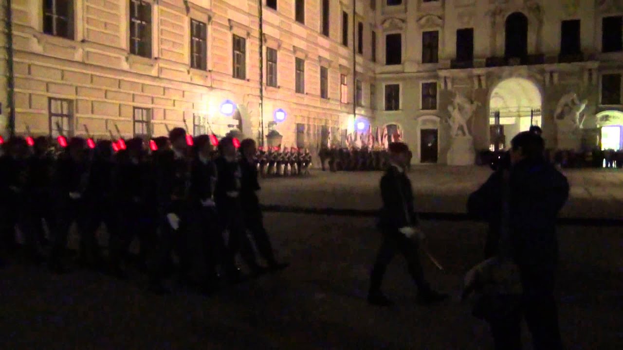 Ausmarsch Radetzky Marsch - Gardemusik Wien