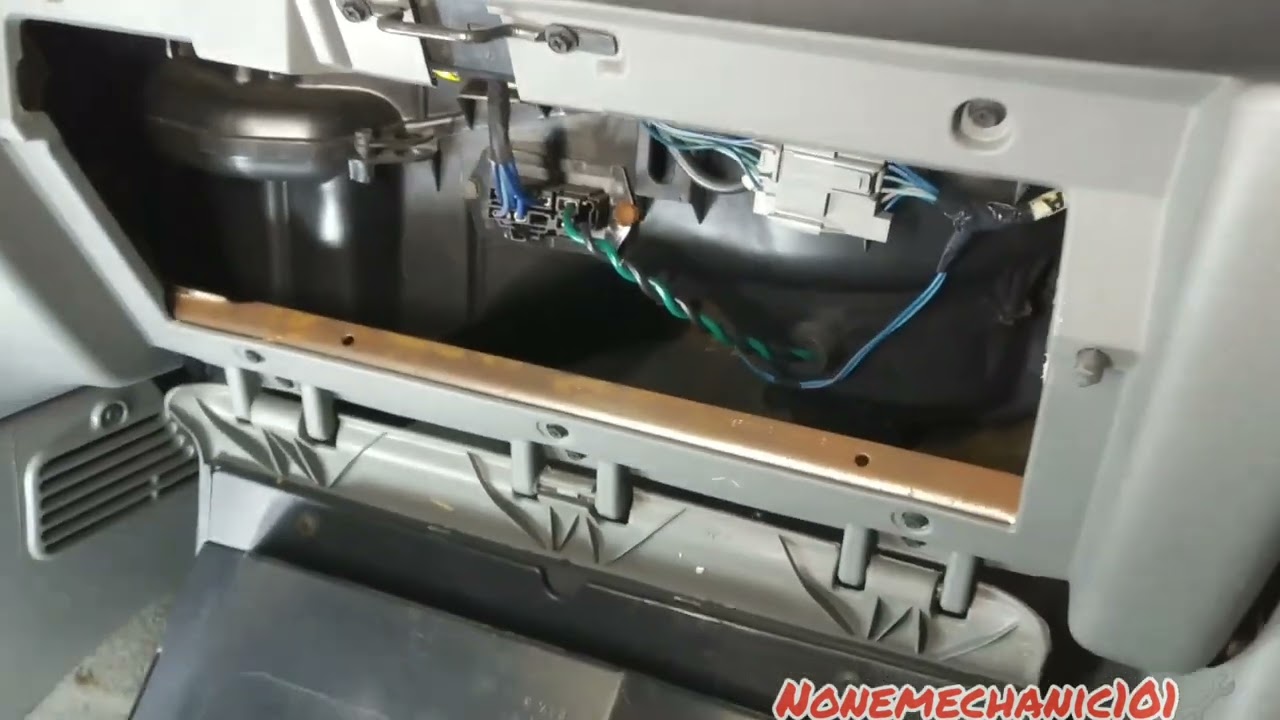 No Cabin air filter? 2006 Dodge Caravan
