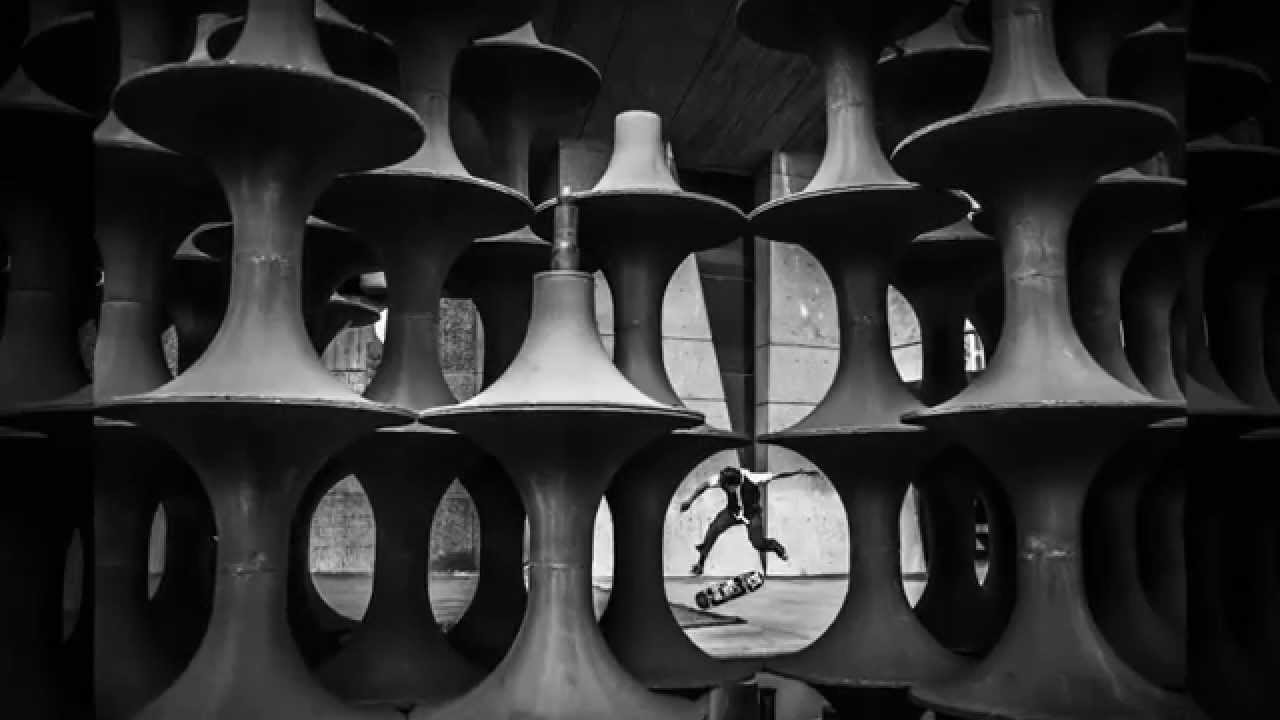 Черно-белая фотография в скейтбординге