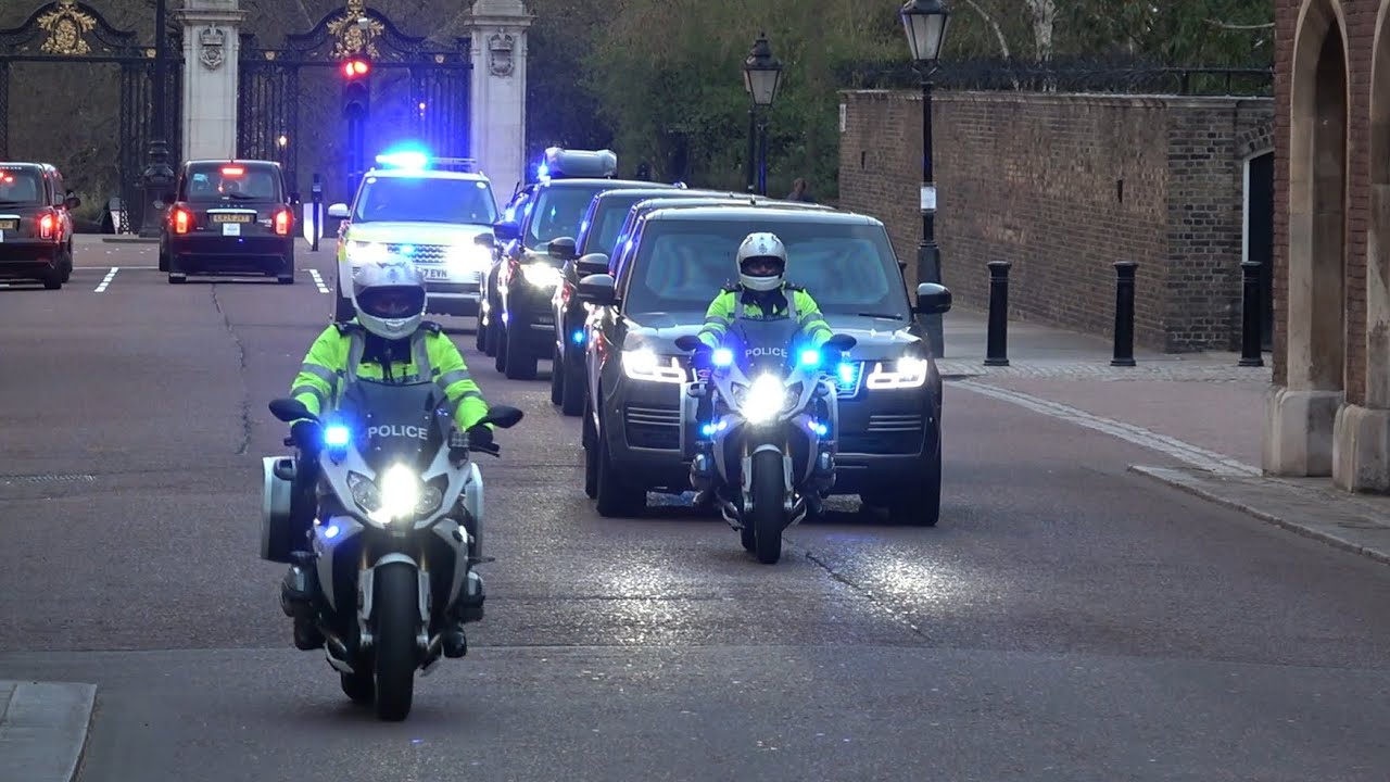 The President of Syria's motorcade arriving at Chatham House in London.