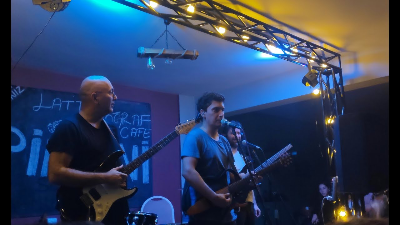 Pinhani - Yıldızlar (Canlı Sahne Performansı)