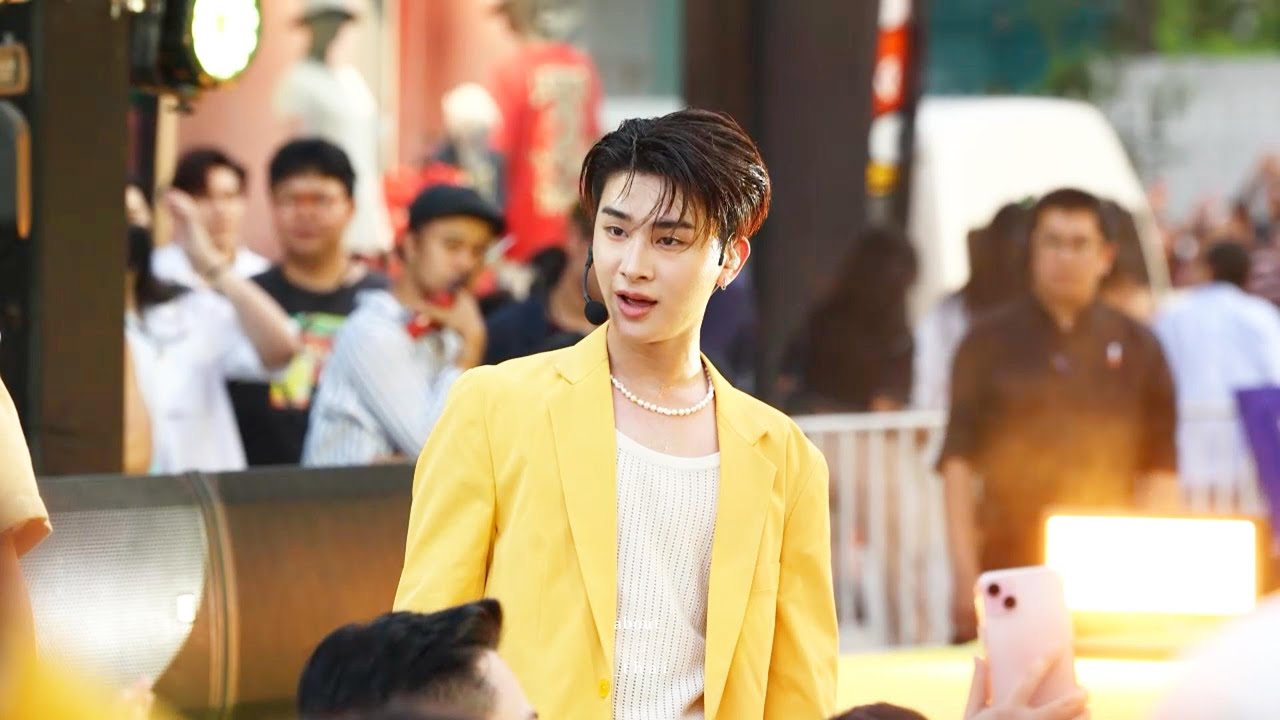 03032024 WATCH YOUR STEP - BUS (THAI FOCUS) at Central World #GarnierSuperUVxBUS