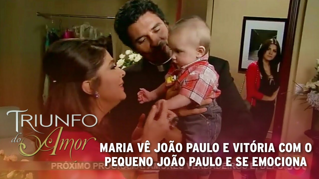 Triunfo do Amor - Maria vê João Paulo e Vitória com o pequeno João Paulo e fica emocionada