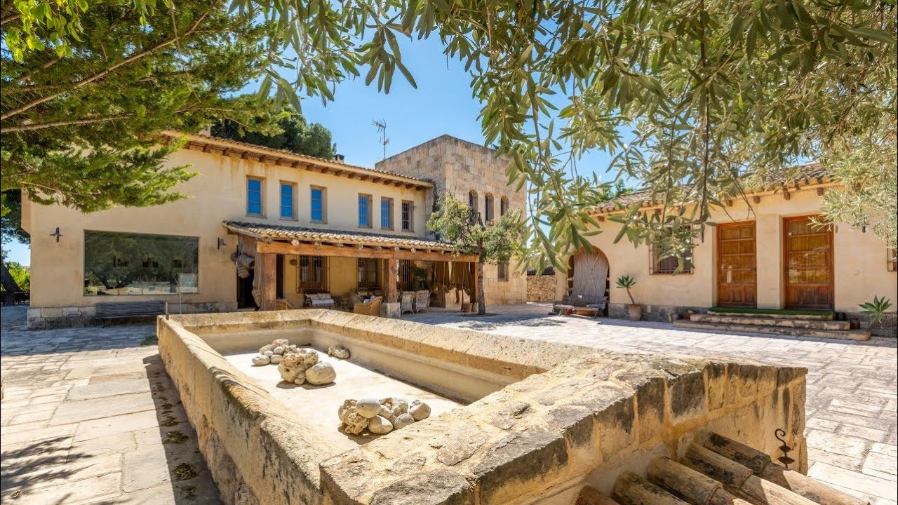 Unique house with an impressive XIXth century stately mansion with 19 ha of land in Mutxamel