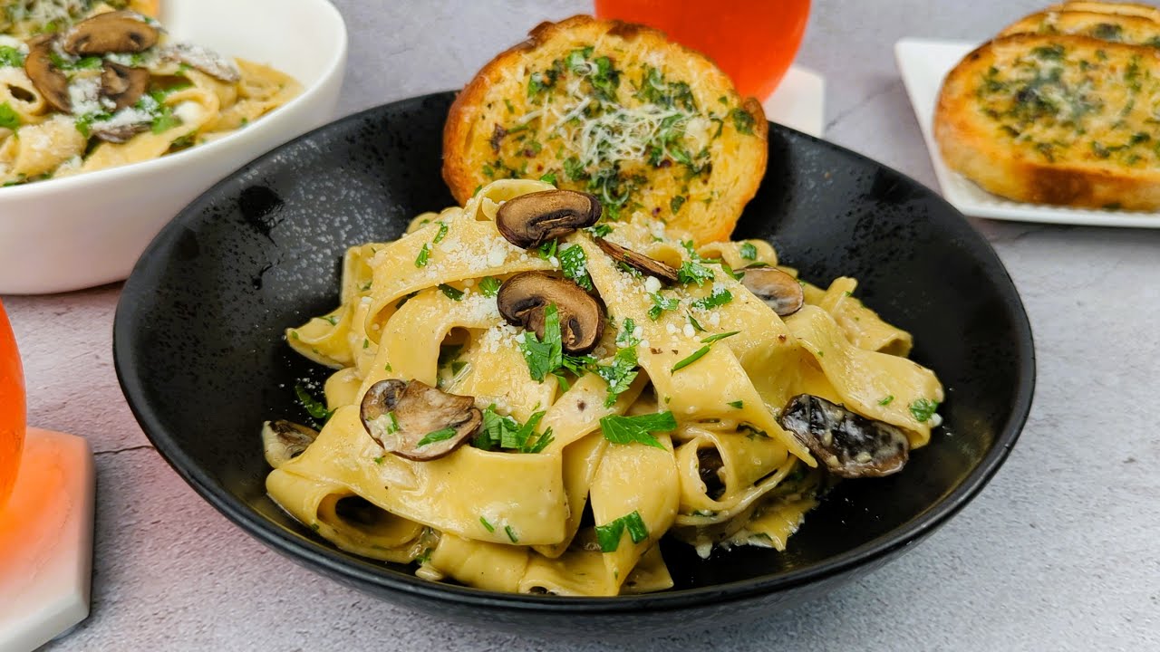 Pappardelle Mushroom Pasta with Homemade Garlic Bread | How To | Berry Berry Life