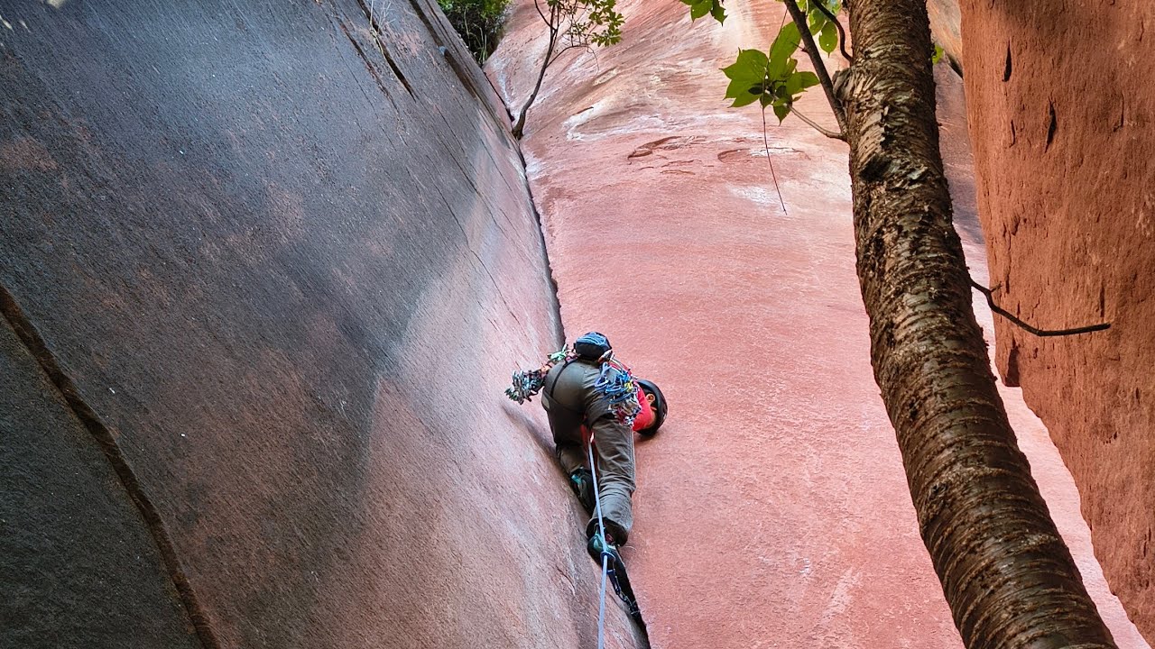 Happy crack climbing in Liming!