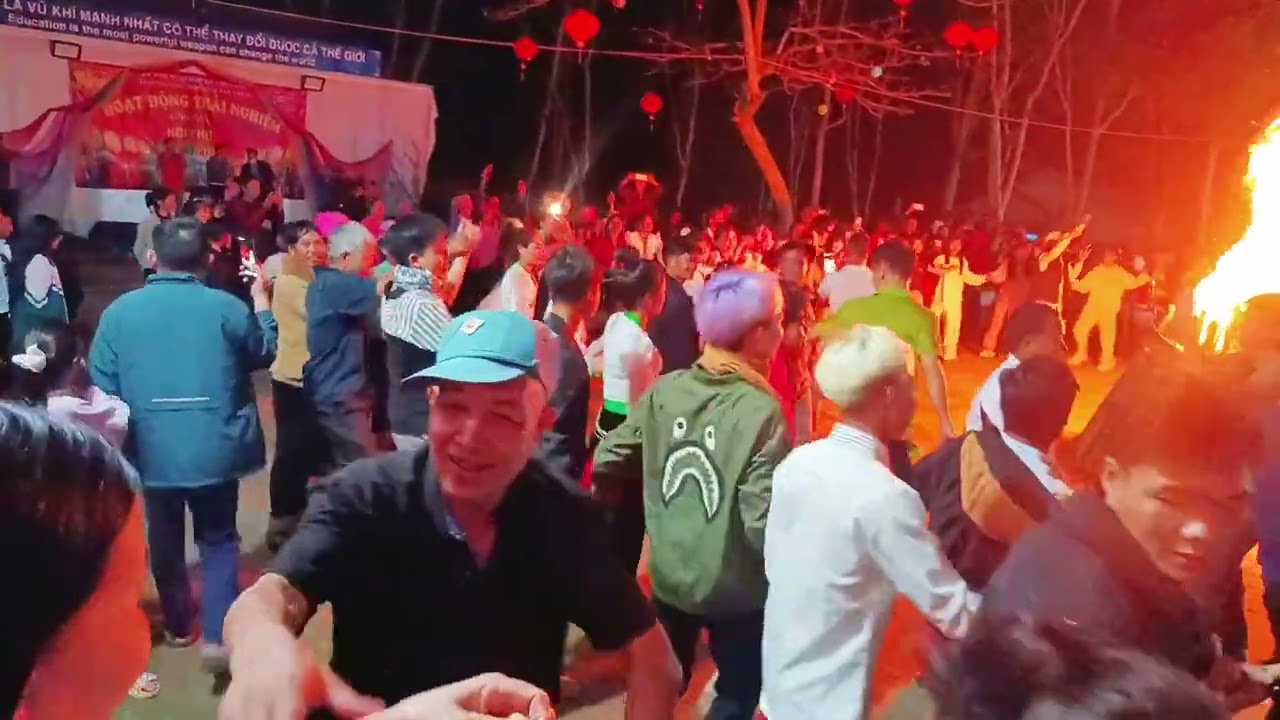 Tân muôn múa xòe pi nọng tỏn đe nơ 