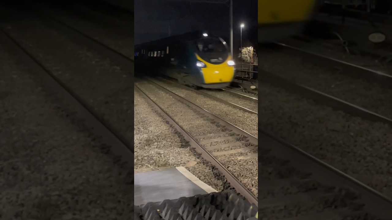 390155 working 9G37 London Euston to Wolverhampton #Avantiwestcoast #Class390 #Tones #Railway