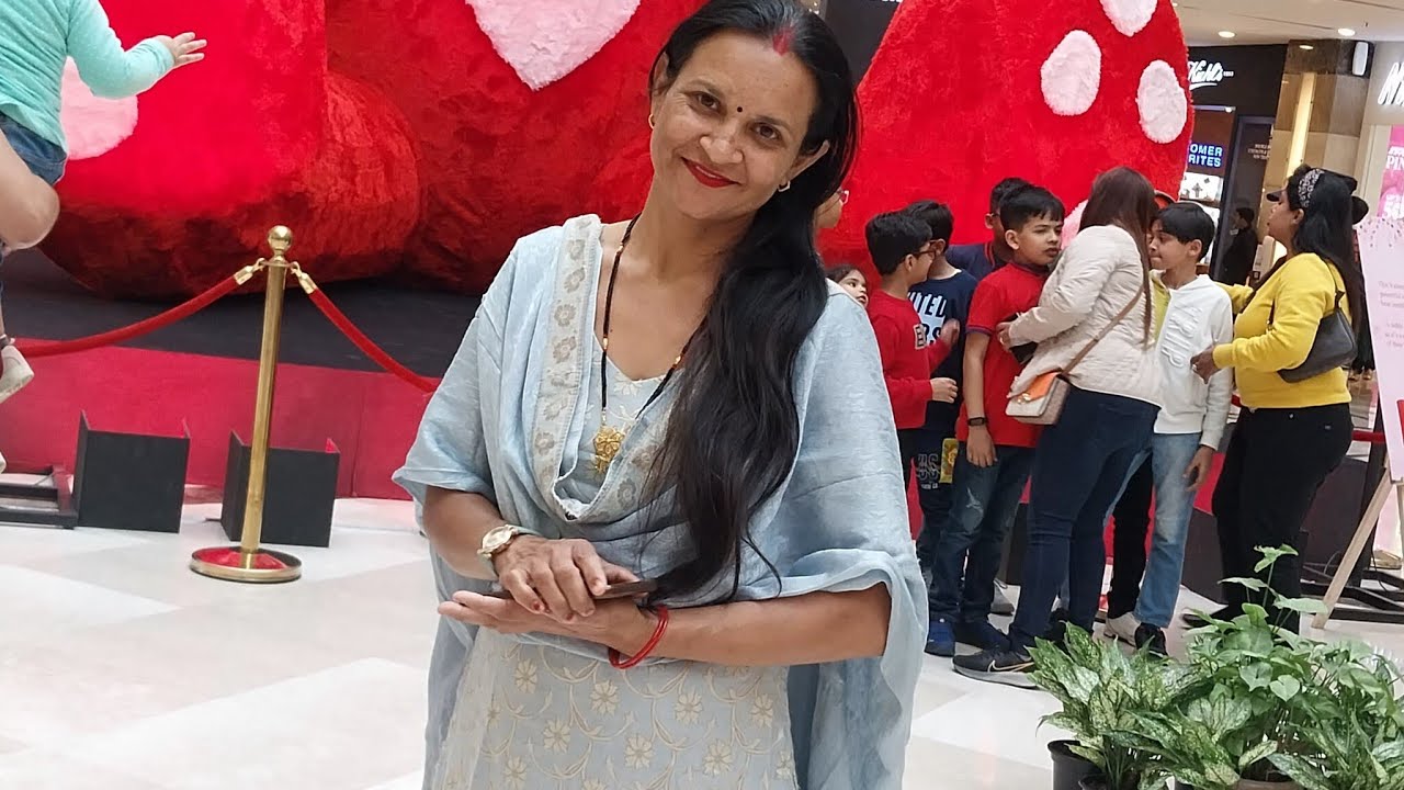 Parvati Sharma is live. YouTube family ka live news swagat hai