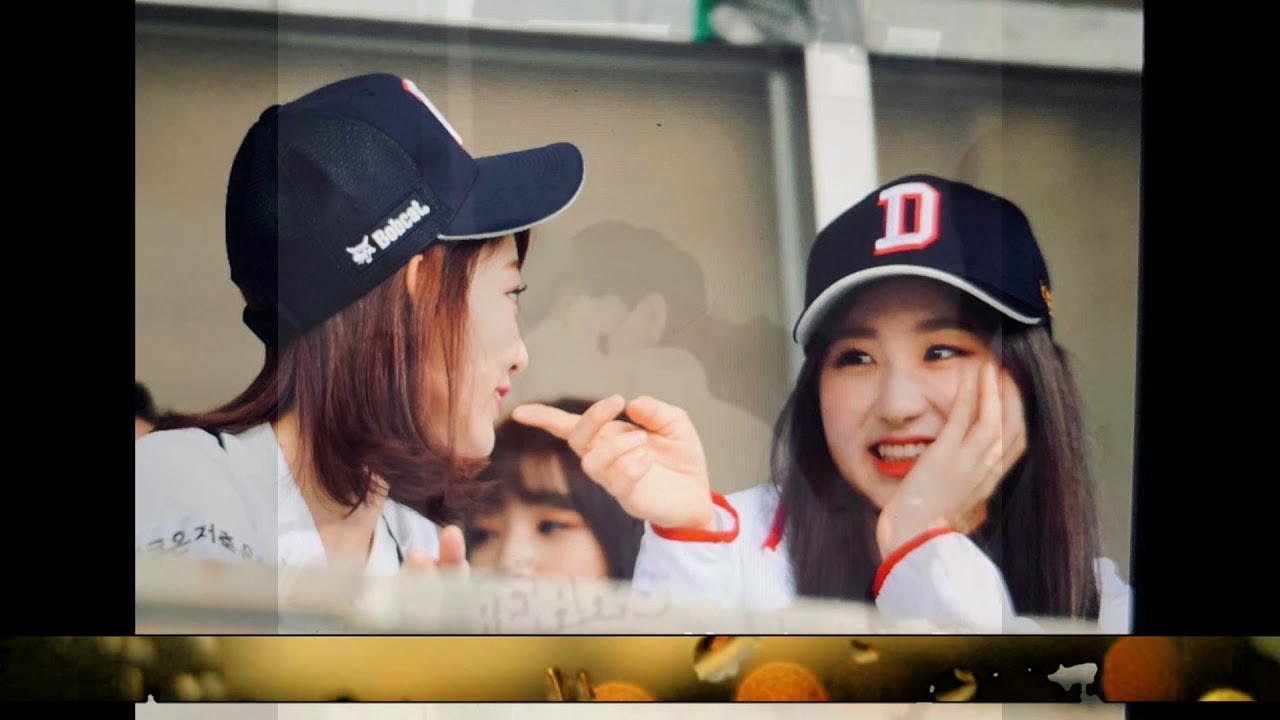IZ*ONE Lee Sakura and Miyawaki Chaeyeon (Hotaru Moment)