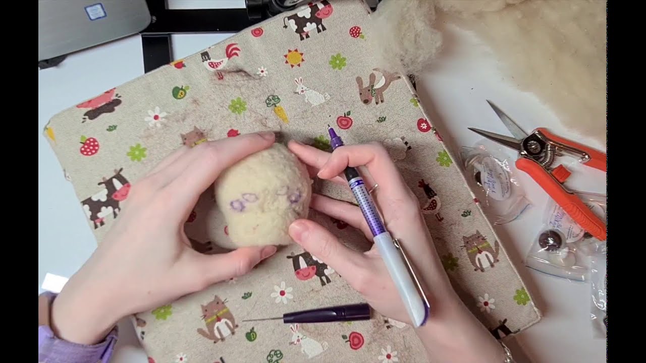Needlefelting a French Bulldog