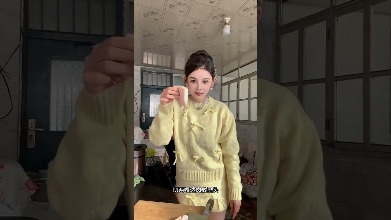 Wish all the friends a happy Little New Year How happy it would be if my grandma and I fai