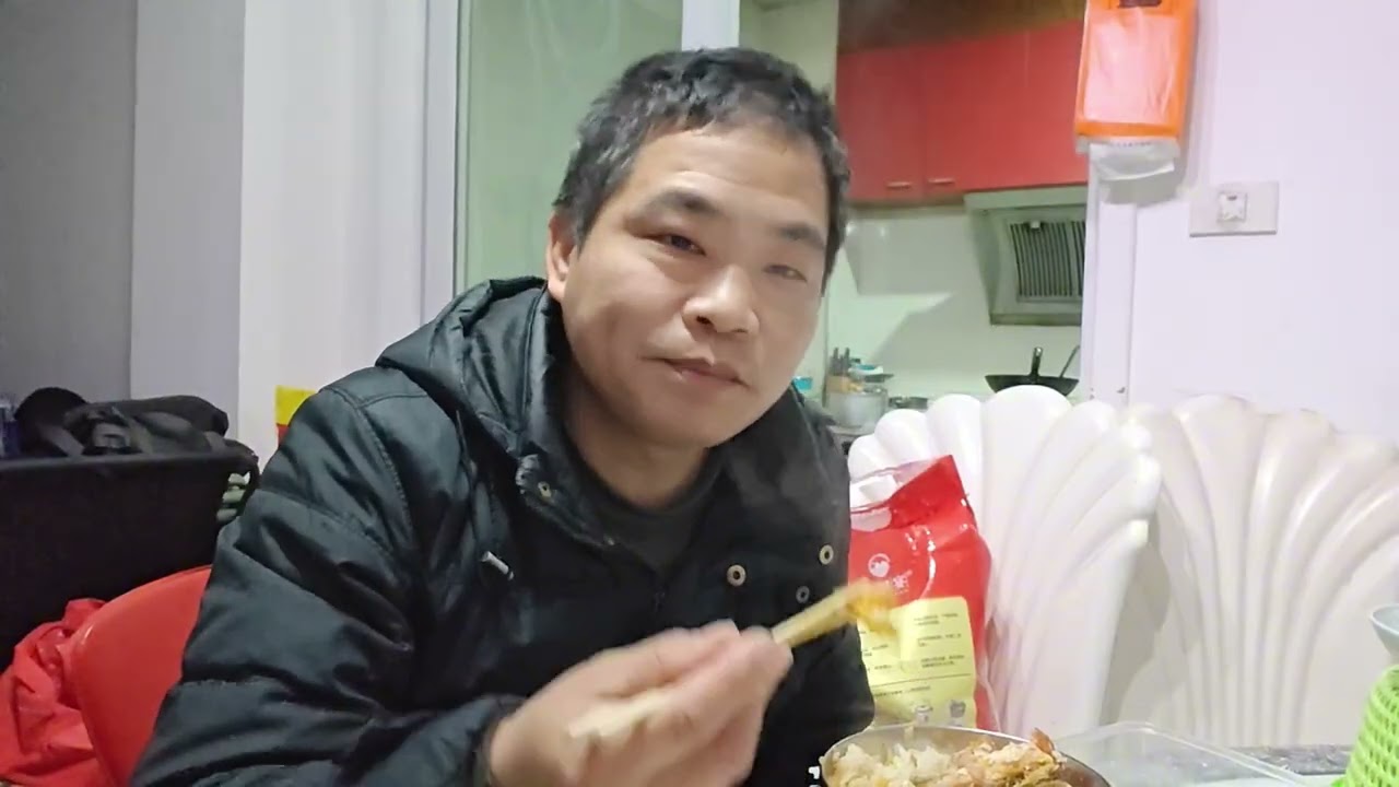武汉座高铁回荆州，回家吃小碗菜，明天准备出发自驾游新疆 #自驾游 #穷游 #旅行