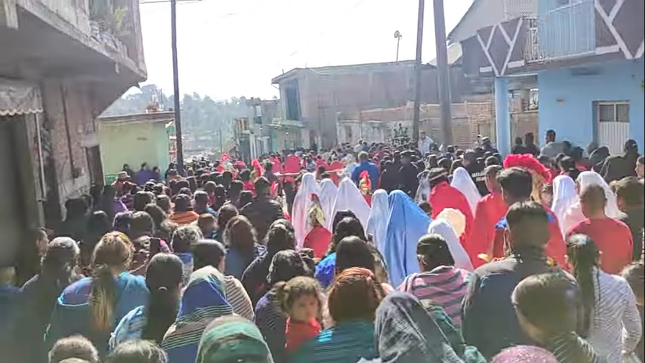 Habitantes de Cocucho participan en la representación del Viacrucis, Cotidiano399