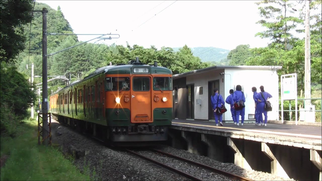 吾妻線大前駅　　526M始発列車出発光景