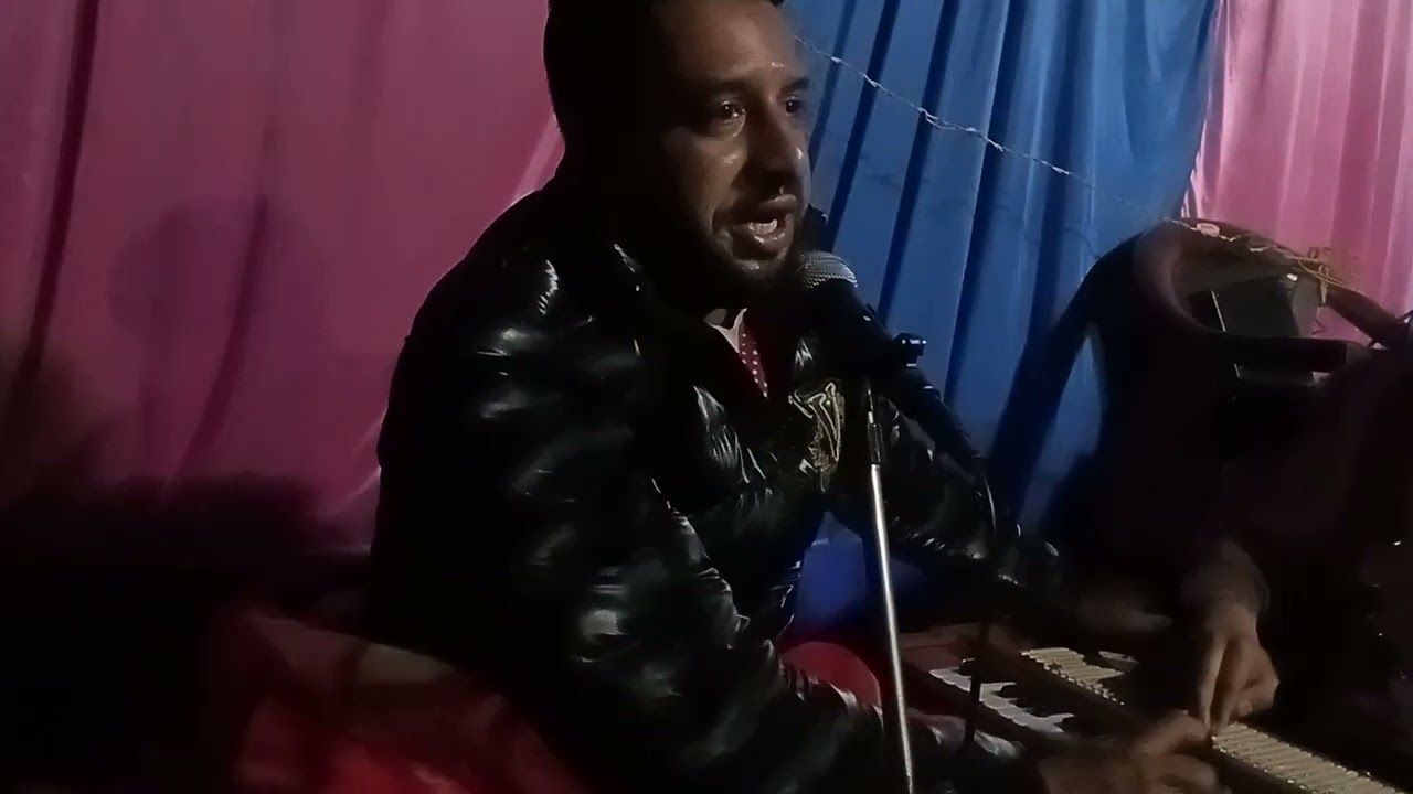#new pahari song by #safeer #shah pahari singer and best prfomes dance 💃 subscribe my channel